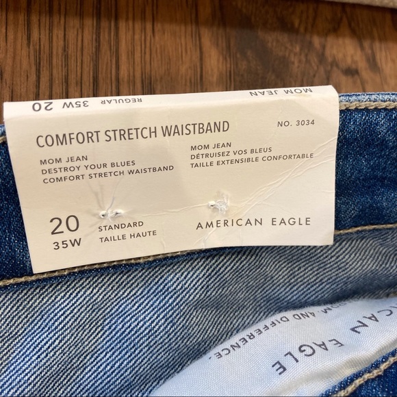 NWT American Eagle sz 20 mom jeans cut and frayed - Picture 10 of 16
